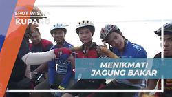 Menikmati Jagung Bakar Sambil Bersantai di Pantai Kupang, NTT