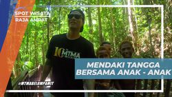 Bersama Anak-Anak Mendaki Tangga Menuju Piaynemo, Raja Ampat