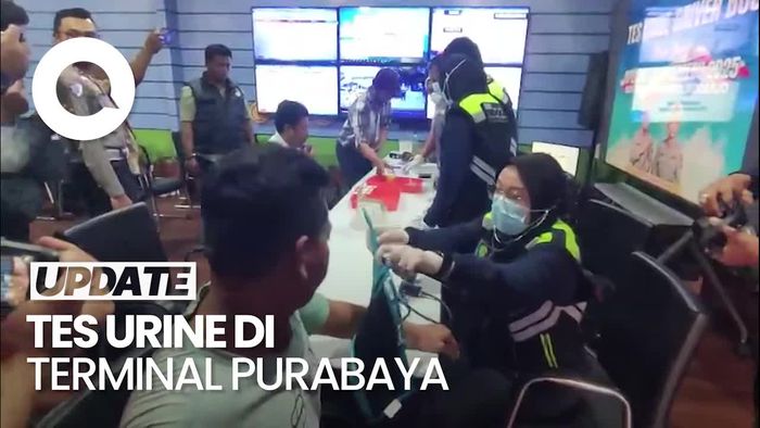 Video Polisi Gelar Tes Urine di Terminal Purabaya, 2 Orang Positif Narkoba