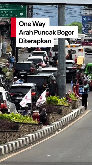 Video Simpang Gadog Ramai Lancar, One Way Arah Puncak Diterapkan
