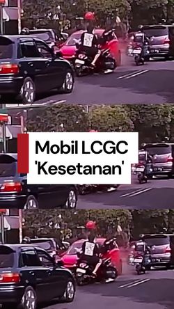 Video: Detik-detik Mobil LCGC Lawan Arah dan Hajar Pemotor di Jogja