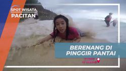 Bermain Ceria di Pinggir Pantai Banyu Tibo, Pacitan