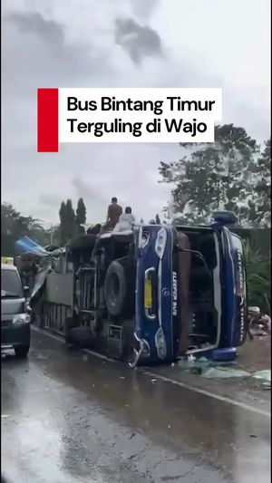  Video Bus Bintang Timur Terguling di Sulsel, Penumpang Dilarikan ke Rumah Sakit