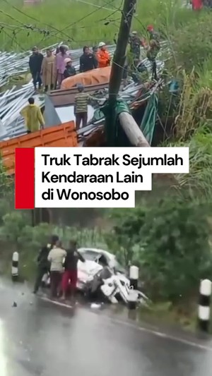 Video: Truk Tabrak Mobil-Motor di Wonosobo, 2 Orang Tewas