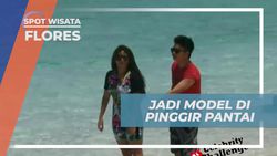 Jadi Model Sejati di Pinggir Pantai Indah Pulau Mawan, Flores