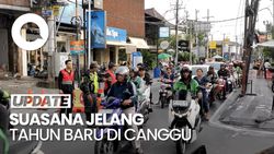 Video: Lalin Canggu Padat Merayap Jelang Malam Tahun Baru 