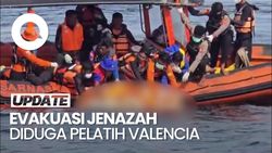 Video Momen Evakuasi Jenazah Diduga Pelatih Valencia di Selat Padar