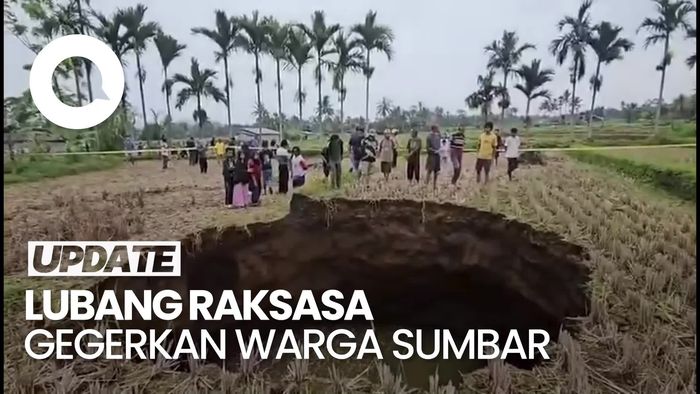 Video: Geger, Lubang Raksasa Muncul di Tengah Sawah 