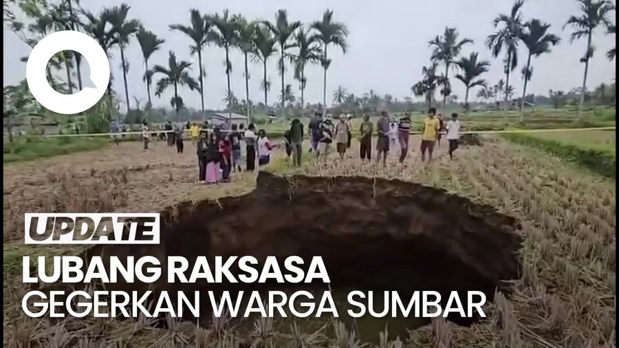 Video: Geger, Lubang Raksasa Muncul di Tengah Sawah 