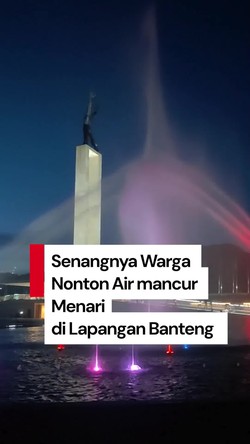 Video: Antusiasme Warga Lihat Air Mancur Menari di Taman Lapangan Banteng