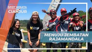 Menyusuri Jembatan Rajamandala yang Menantang di Cianjur
