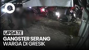 Video: Rekaman CCTV Gangster Serang Warga Gresik di Warung Nasi Goreng