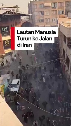 Video Lautan Manusia Penuhi Jalanan Abdanan Iran
