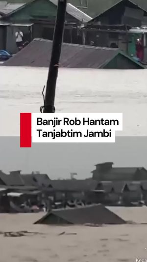 Video Banjir Rob Terjang Tanjabtim Jambi, Rumah Warga Sampai Hanyut