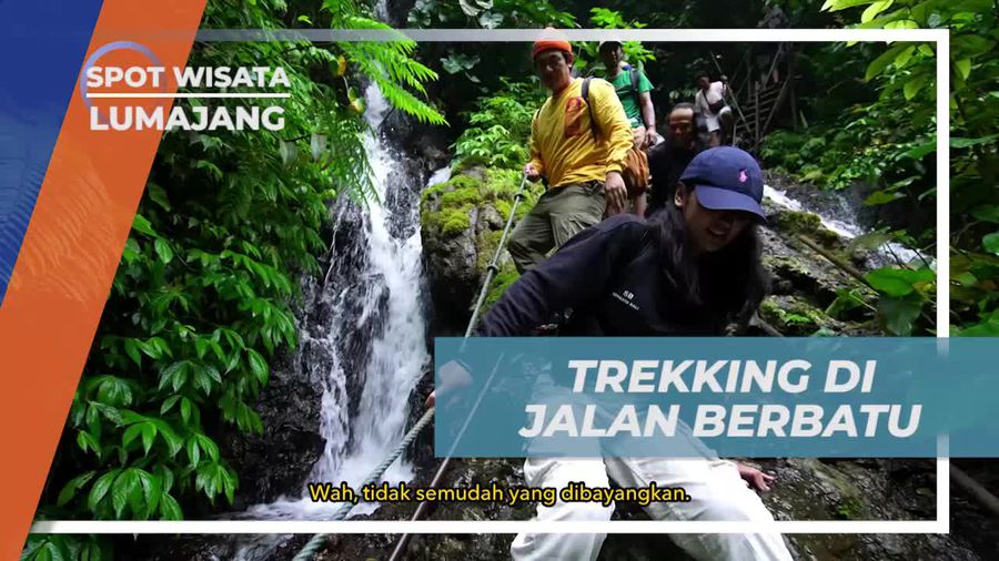 Menaklukkan Trek Berbatu Menuju Keindahan Air Terjun di Tumpak Sewu, Lumajang