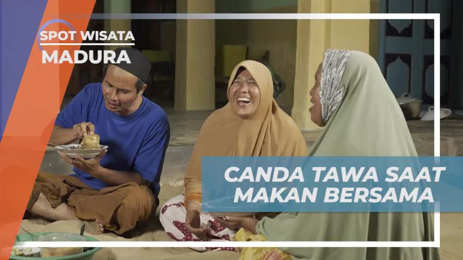 Tertawa dan Bersenang-senang Saat Menikmati Santapan Bersama di Madura