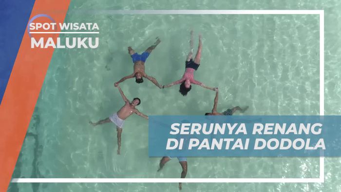 Berenang Seru di Pantai Dodola, Maluku