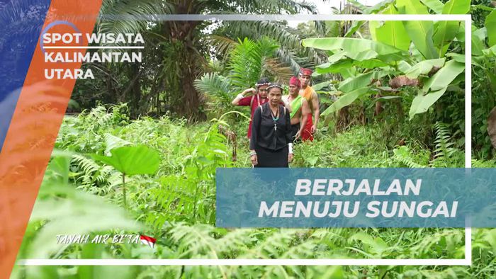 Berjalan Menuju Sungai di Desa Seputuk