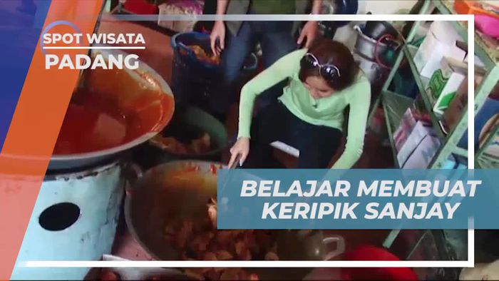 Mencicipi Keripik Sanjay dan Belajar Membuatnya di Padang  