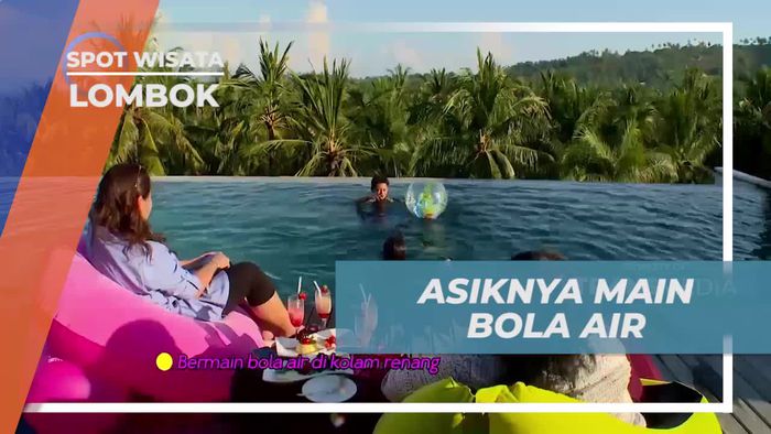 Serunya Bermain Bola Air di Kolam Renang Svarga Resort, Lombok