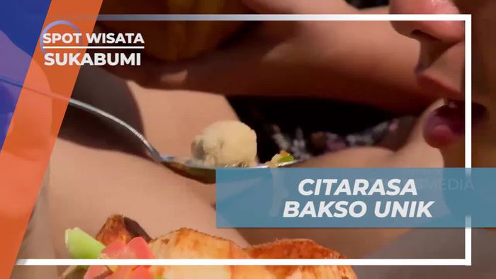 Mencicipi Bakso Ikan Unik di Kelapa Muda di Sukabumi