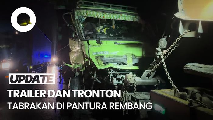 Video: Trailer-Tronton Tabrakan di Pantura Rembang, Timpa Dua Motor