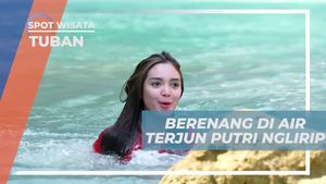 Berenang di Air Terjun Putri Nglirip, Tuban