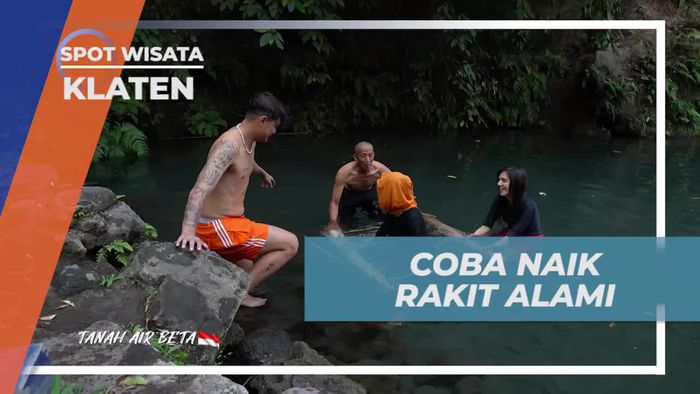 Mencoba Menyusuri Sungai dengan Rakit Alami di Umbul Kroman, Klaten