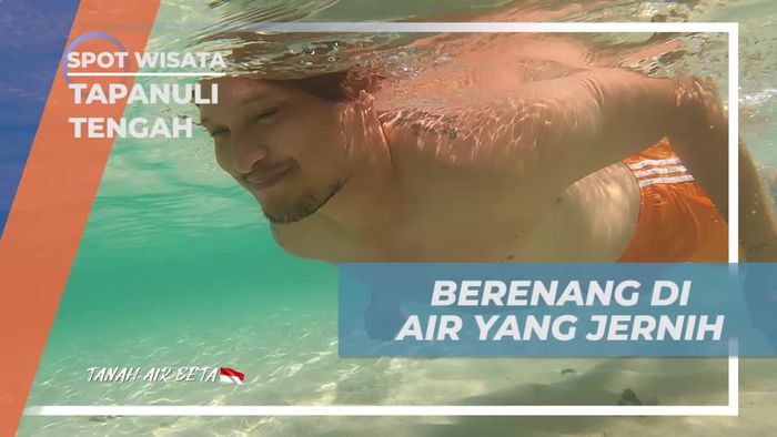 Berenang di Air Jernih Pulau Kalimantung, Tapanuli Tengah