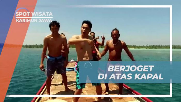 Berjoget Seru di Atas Kapal Menjangan Besar Karimun Jawa