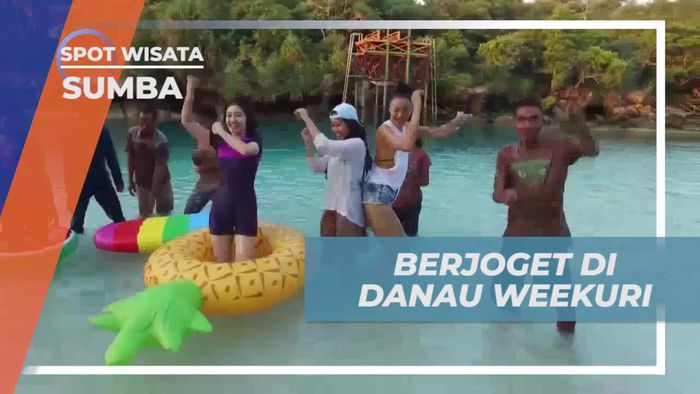 Menari dan Bersenang-Senang di Danau Weekuri Sumba