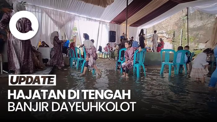 Video: Penampakan Hajatan Meriah di Tengah Banjir Dayeuhkolot Bandung