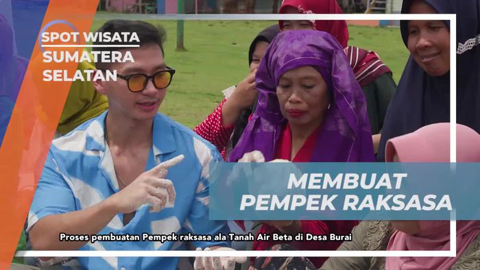 Membuat Pempek Raksasa Kapal Selam Isi 5 Telur Bersama Warga di Desa Burai, Sumatera Selatan 