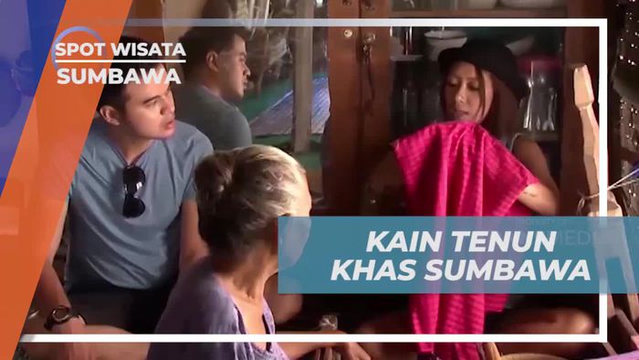 Menyaksikan Keindahan Kain Tenun Khas Sumbawa yang Cerah dan Motif Sederhana