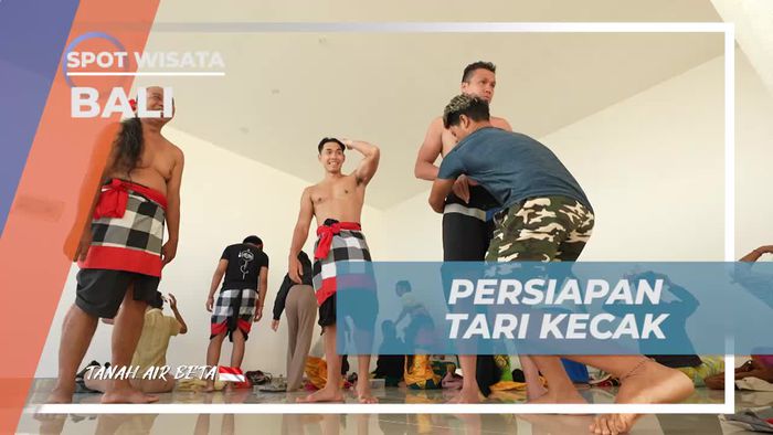 Melakukan Persiapan Menampilkan Tari Kecak di Bali  