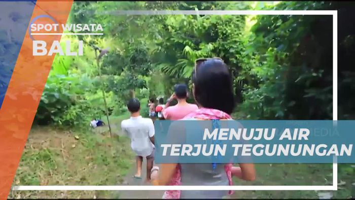 Menikmati Perjalanan Menuju Air Terjun Tegenungan di Bali dengan Pemandangan Hijau yang Menyejukkan  