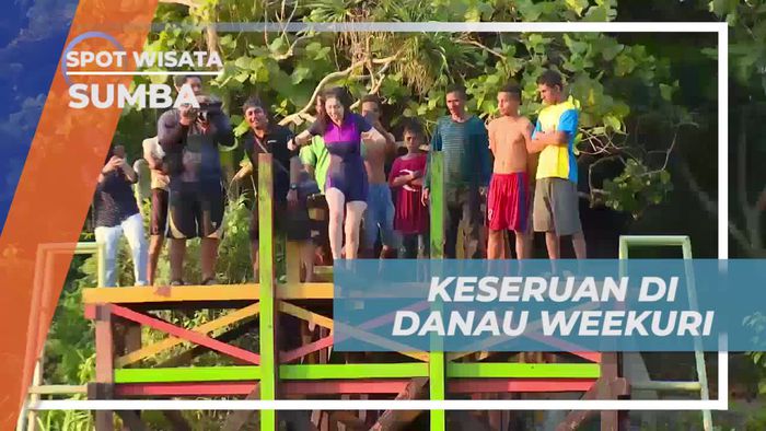 Melompat dan Bermain Air Seru di Danau Weekuri Sumba
