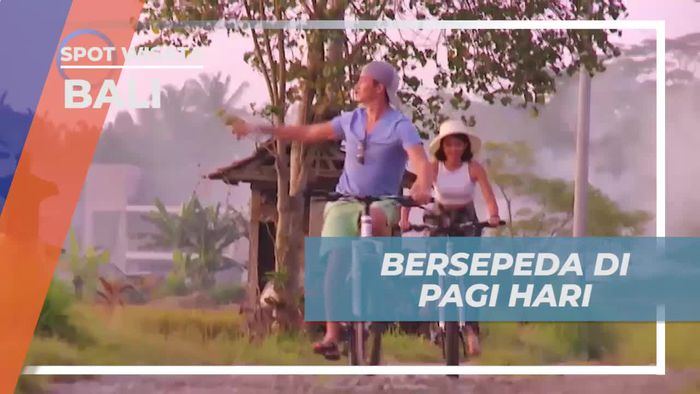 Bersepeda Menyusuri Persawahan Pagi di Ubud, Bali
