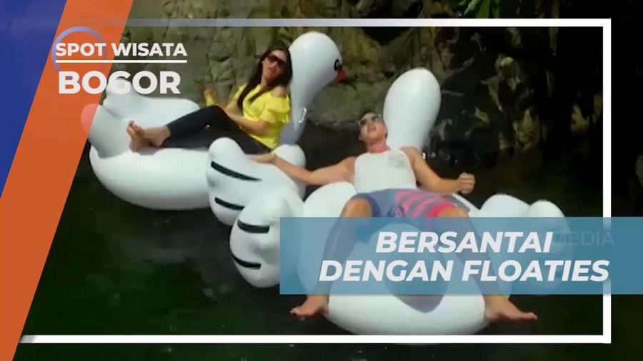 Bersantai Menggunakan Floaties di Curug Kencana, Sentul, Bogor