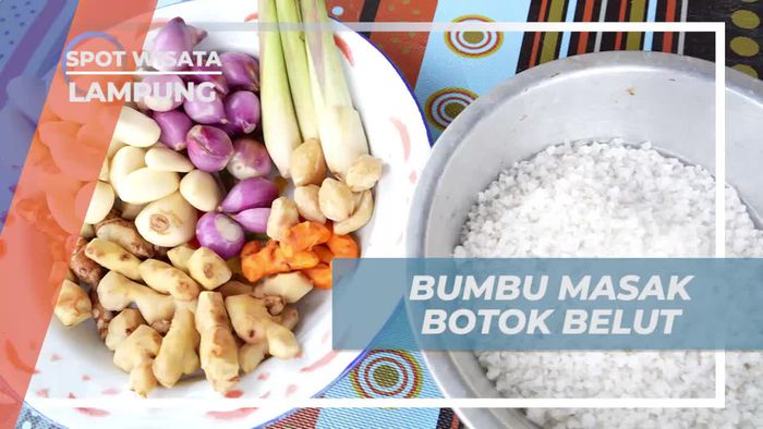 Menyiapkan Bumbu Botok Belut Khas Desa Umbul Raman Lampung