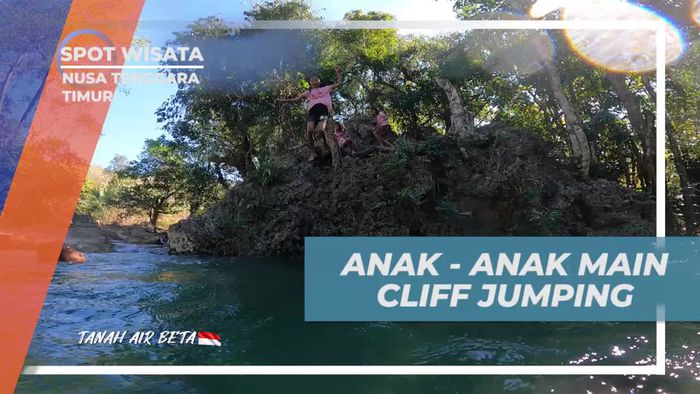 Menyaksikan Aksi Cliff Jumping Anak Desa di Sungai Lihununu, Nusa Tenggara Timur