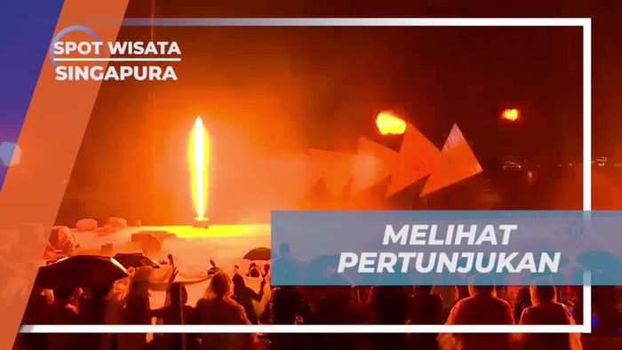 Menyaksikan Pertunjukan Wings of Time di Singapura