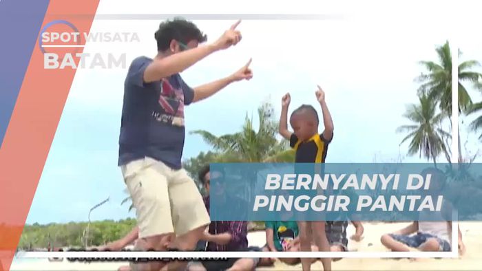 Bernyanyi Ceria di Pinggir Pantai Pulau Ranoh, Batam 
