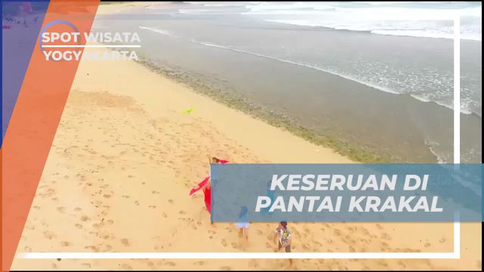 Menerbangkan Layangan dan Bersantai di Pantai Krakal
