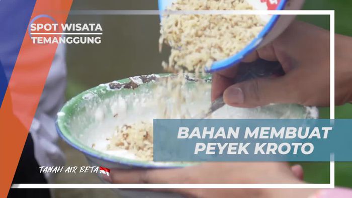 Menyiapkan Bahan untuk Membuat Peyek Kroto di Desa Gunungpayung, Temanggung