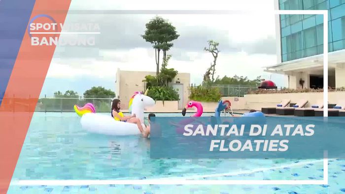 Bersantai di Kolam Renang Hotel dengan Floaties di Bandung