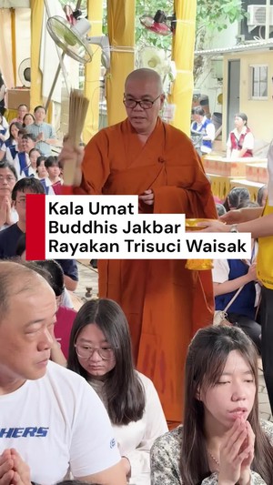 Video Momen Khidmat Ribuan Umat Buddhis Rayakan Trisuci Waisak di Jakbar