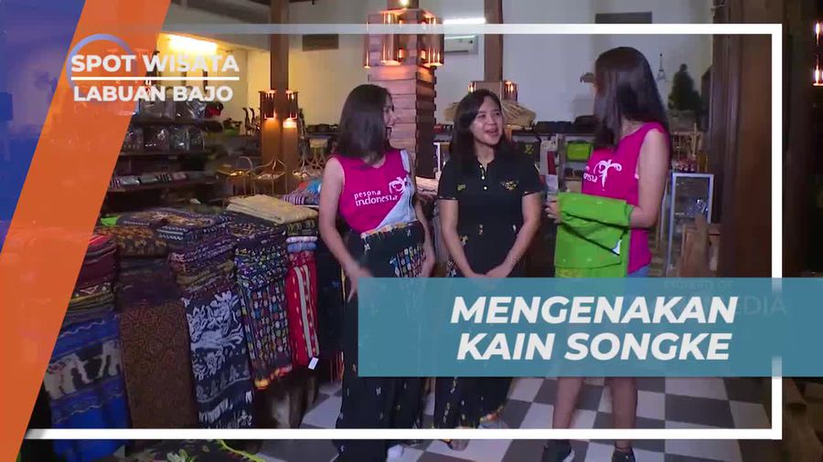 Memakai Kain Songke Tradisional di Labuan Bajo