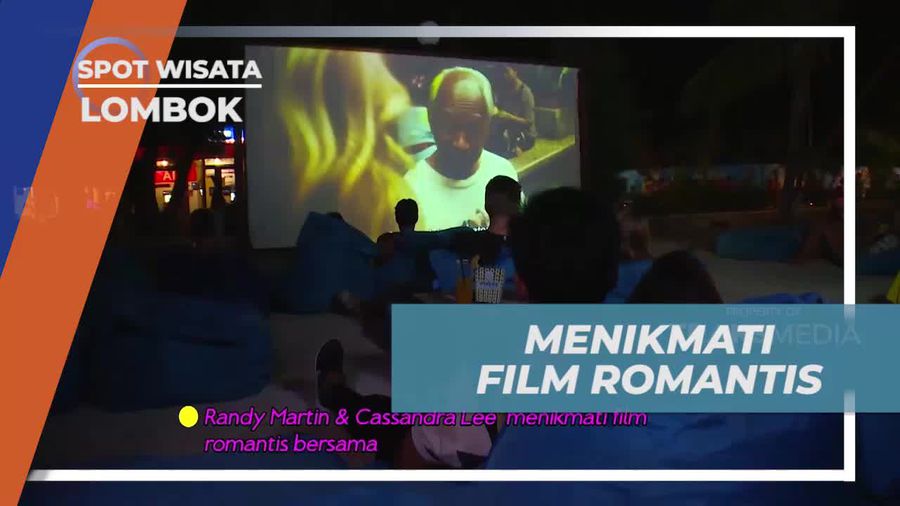 Menonton Film Romantis di Pinggir Pantai Gili Trawangan Lombok