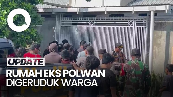 Video: Polisi Evakuasi Eks Polwan Yuni Usai Rumahnya Digeruduk Warga